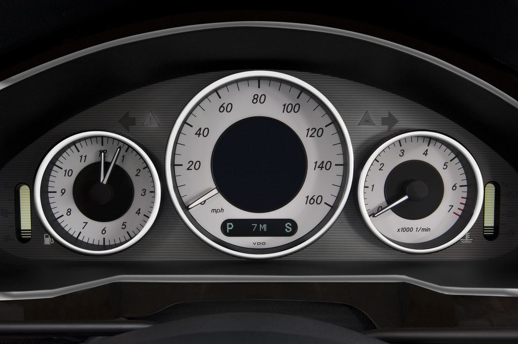 Mercedes CLS (Baujahr 2010) 500 4 Türen Tacho und Fahrerinstrumente