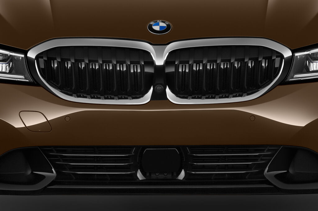 BMW 3 Series (Baujahr 2019) Sport Line PHEV 4 Türen Kühlergrill und Scheinwerfer
