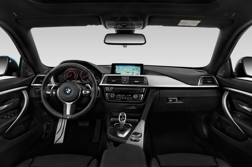 BMW 4 Series Gran Coupe (Baujahr 2017) M Sport 5 Türen Cockpit und Innenraum