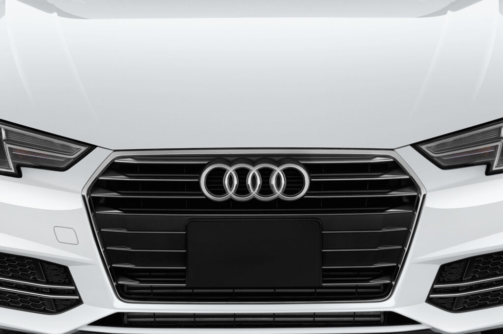 Audi A4 (Baujahr 2018) Sport 4 Türen Kühlergrill und Scheinwerfer