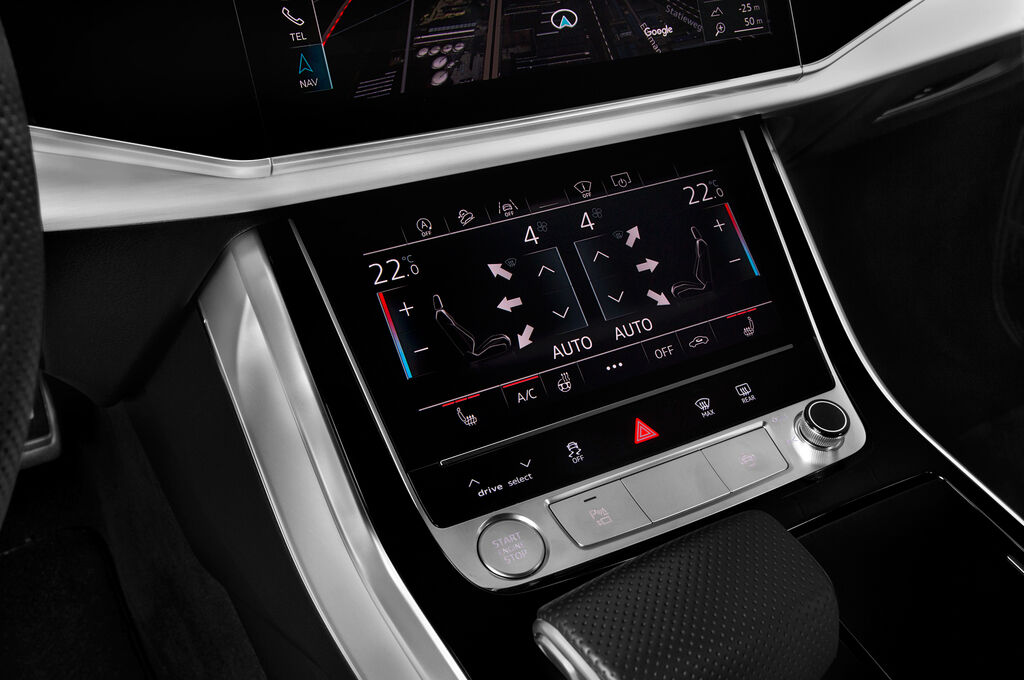 Audi Q8 (Baujahr 2019) S Line 5 Türen Temperatur und Klimaanlage