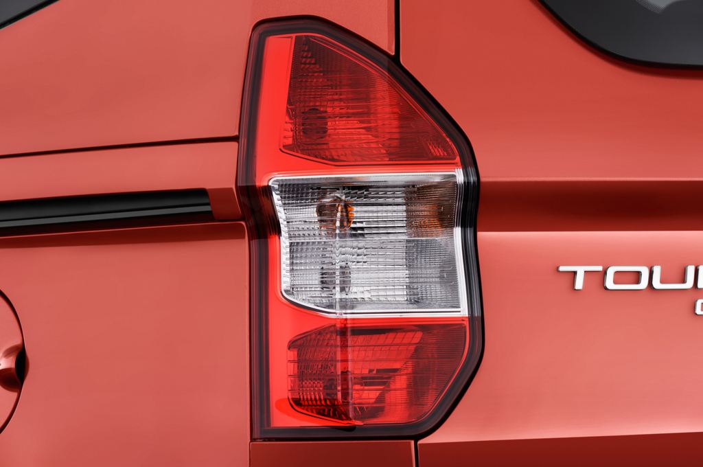 Ford Tourneo Courier (Baujahr 2015) Titanium 5 Türen Rücklicht