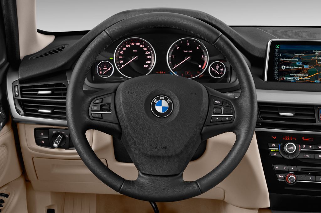 BMW X5 (Baujahr 2014) xDrive30d 5 Türen Lenkrad