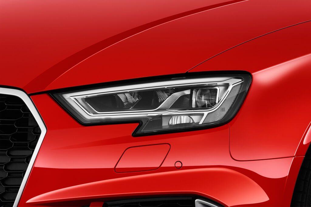 Audi RS 3 (Baujahr 2019) - 4 Türen Scheinwerfer