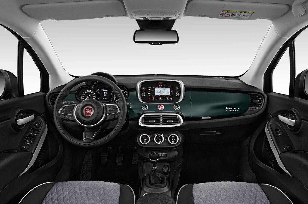 FIAT 500X (Baujahr 2019) Cross 5 Türen Cockpit und Innenraum