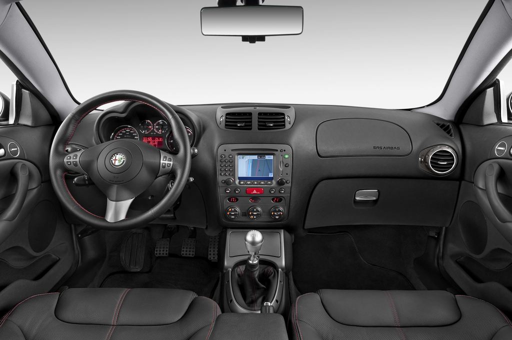 Alfa Romeo GT (Baujahr 2009) Quadrifoglio Verde 3 Türen Cockpit und Innenraum