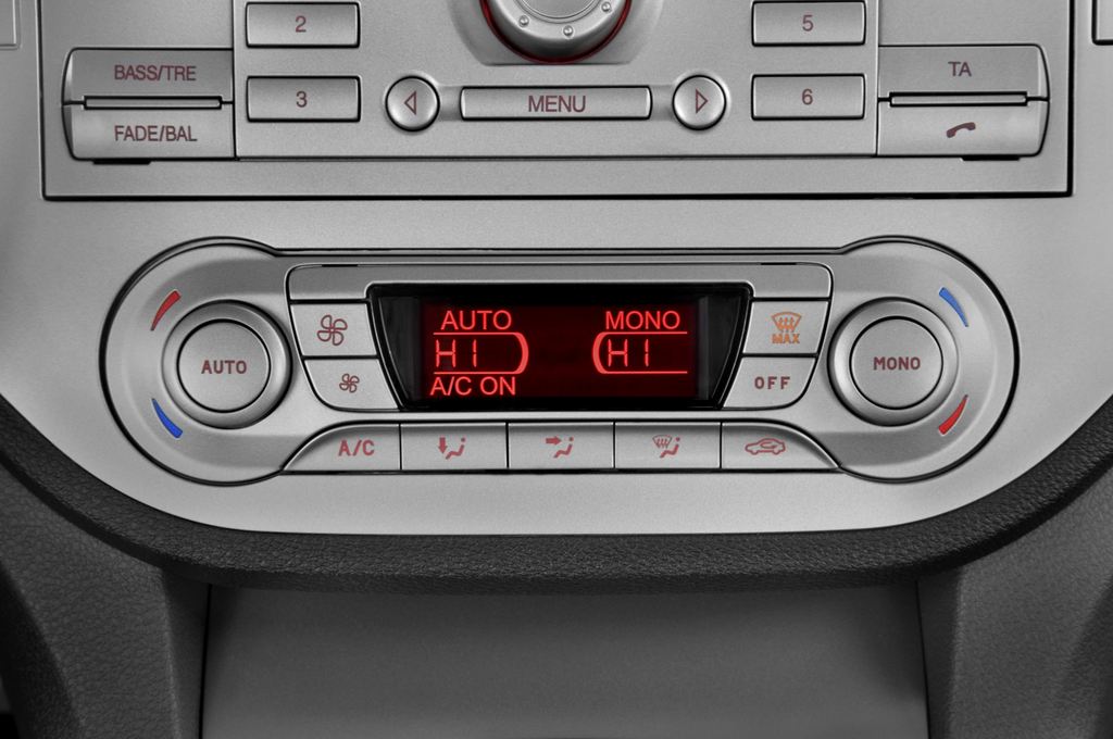 Ford Kuga (Baujahr 2010) Trend 5 Türen Temperatur und Klimaanlage