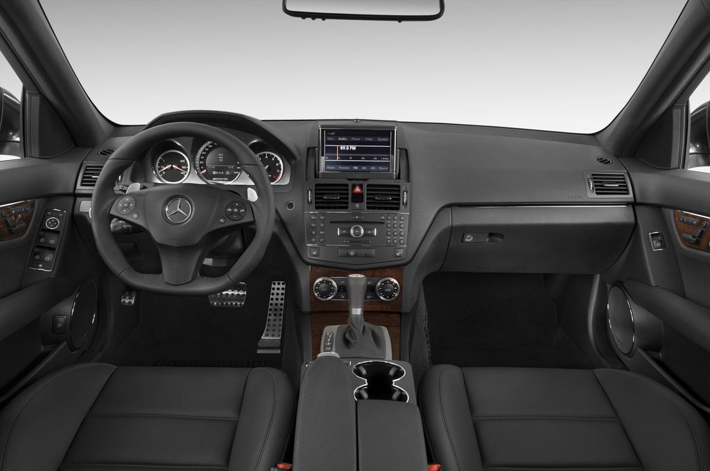 Mercedes C-Class (Baujahr 2010) AMG 4 Türen Cockpit und Innenraum