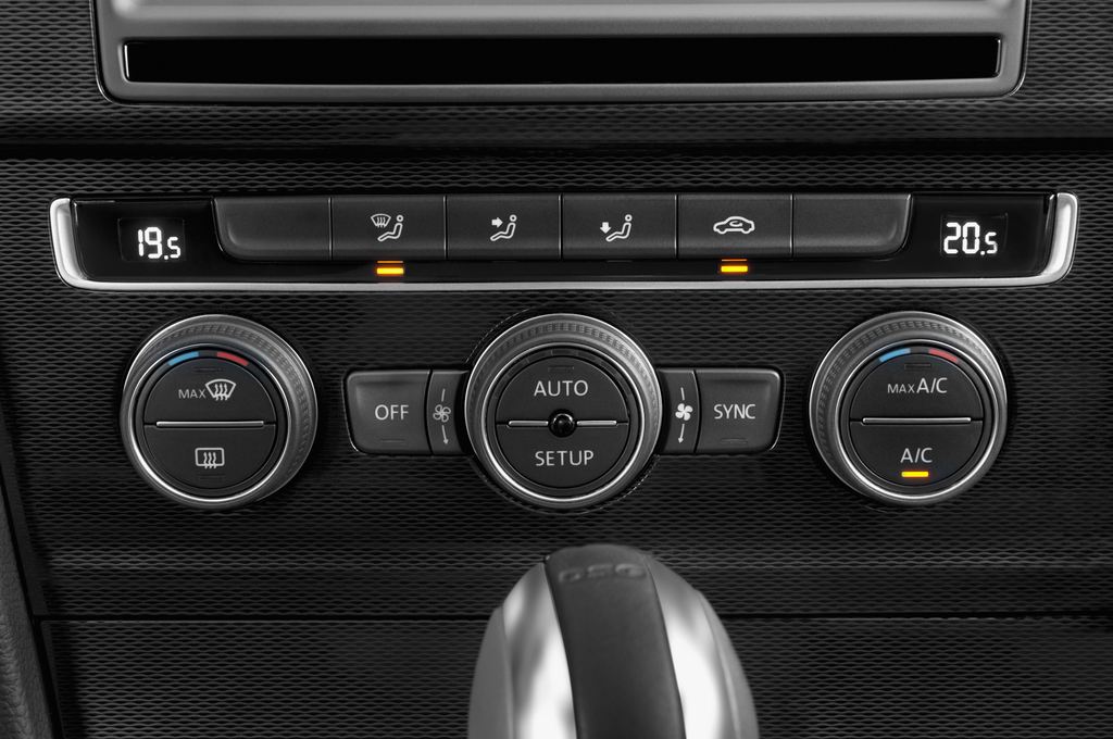 Volkswagen Golf (Baujahr 2015) GTI 2Wd AT 5 Türen Temperatur und Klimaanlage
