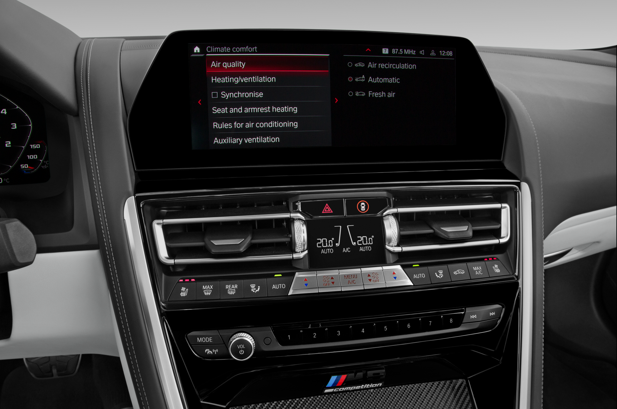 BMW M8 (Baujahr 2021) Competition 2 Türen Temperatur und Klimaanlage