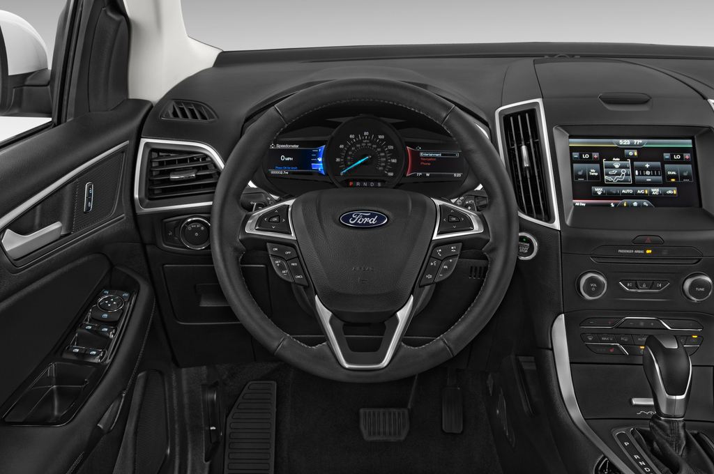 Ford Edge (Baujahr 2016) Titanium 5 Türen Lenkrad
