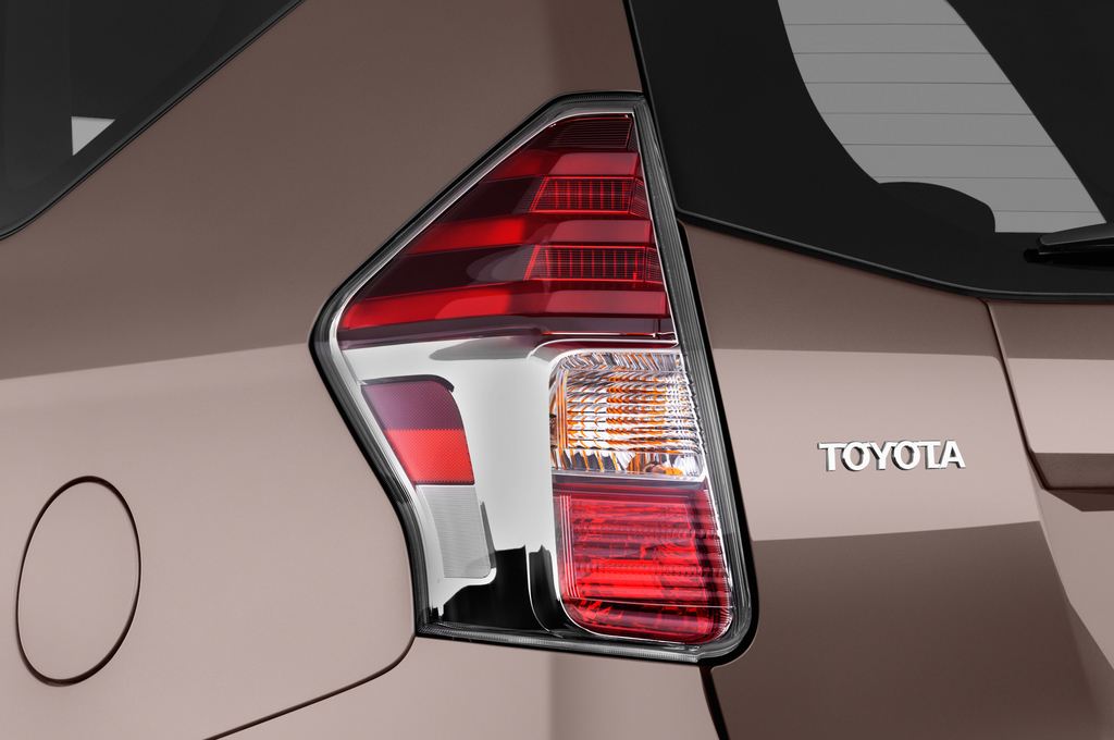 Toyota Prius+ (Baujahr 2016) Comfort 5 Türen Rücklicht