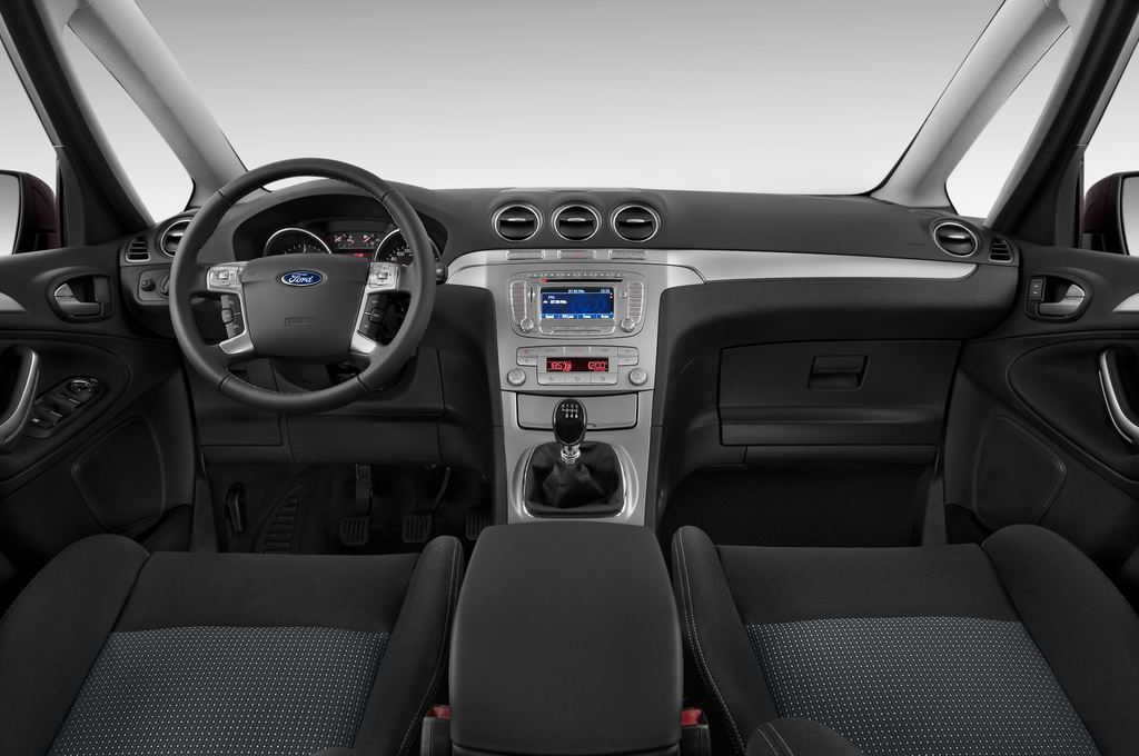 Ford S-Max (Baujahr 2011) Trend 5 Türen Cockpit und Innenraum