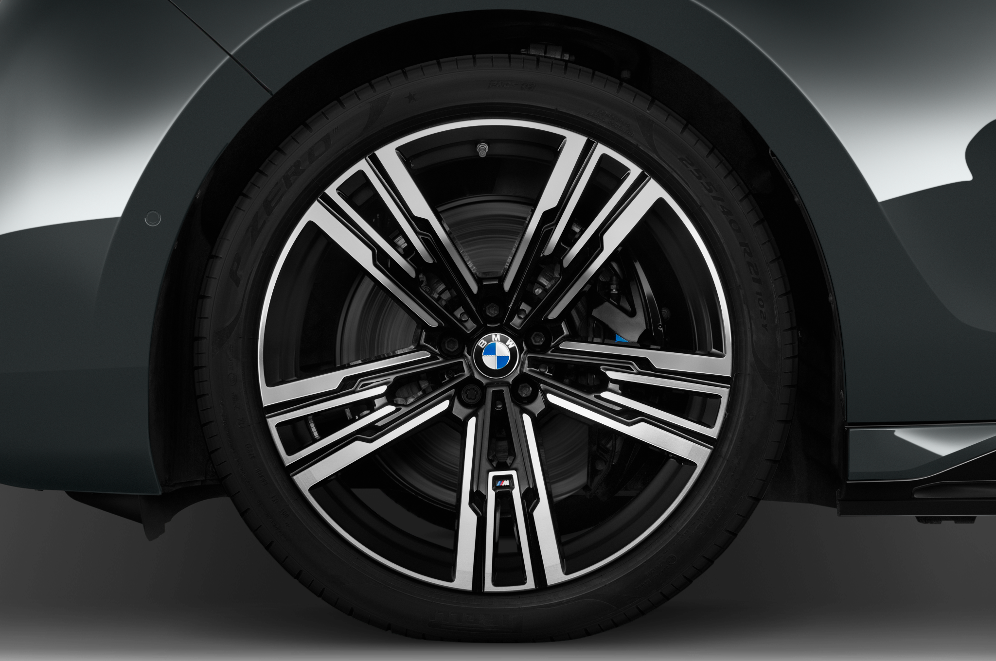 BMW i7 (Baujahr 2023) M Sportpaket 4 Türen Reifen und Felge
