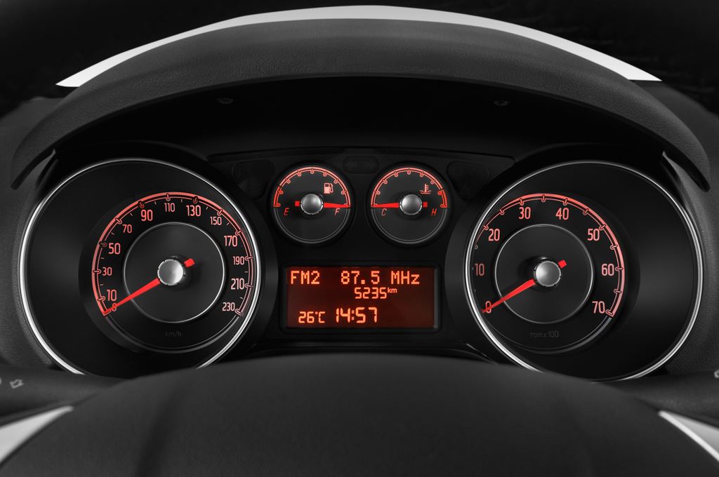 FIAT Punto (Baujahr 2014) Pop 5 Türen Tacho und Fahrerinstrumente
