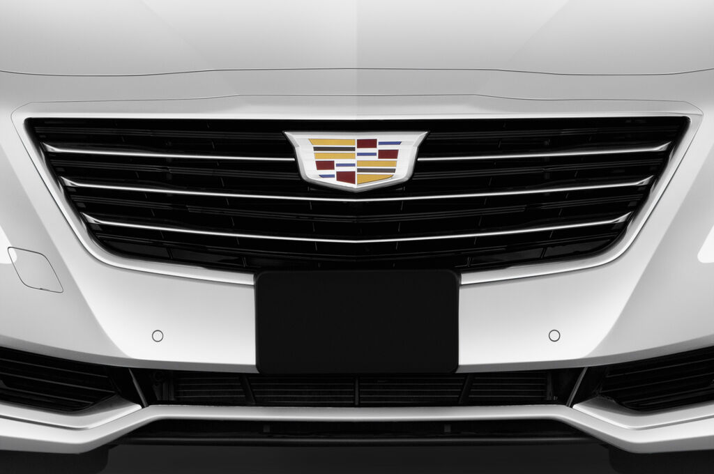 Cadillac CT6 (Baujahr 2019) Luxury 4 Türen Kühlergrill und Scheinwerfer