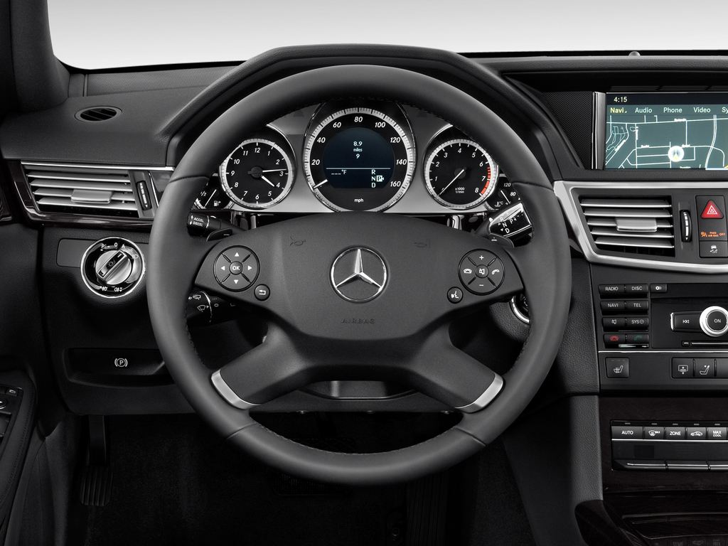 Mercedes E-Class (Baujahr 2011) E350 4 Türen Lenkrad