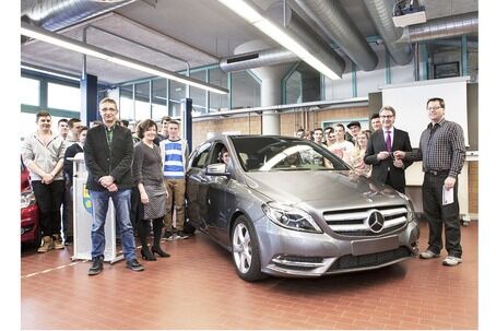 Mercedes-Benz spendet Modell B180 CDI als Ausbildungsfahrzeug