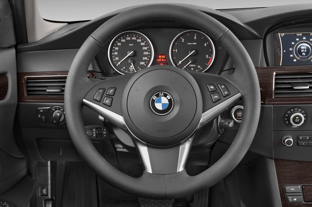 BMW 5 Series (Baujahr 2009) 535d 5 Türen Lenkrad
