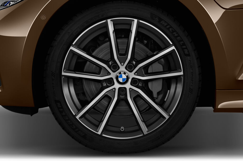 BMW 3 Series (Baujahr 2019) Sport Line PHEV 4 Türen Reifen und Felge