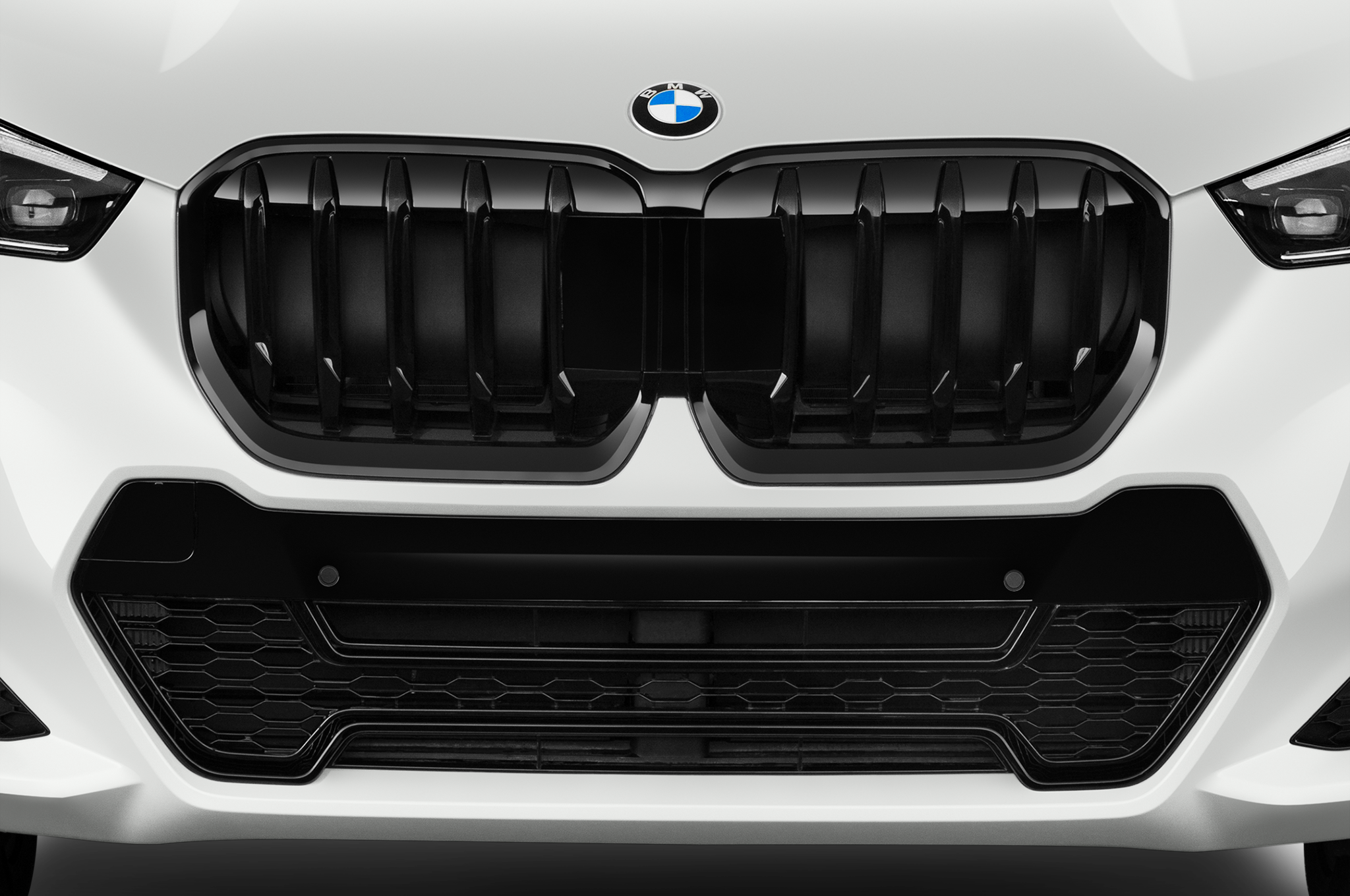 BMW X1 (Baujahr 2023) M Sportpaket 5 Türen Kühlergrill und Scheinwerfer