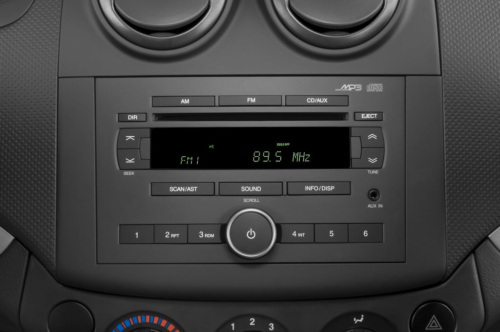 Chevrolet Aveo (Baujahr 2010) LS 4 Türen Radio und Infotainmentsystem