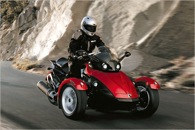 Motorrad mit drei Rädern: Der BRP Can-Am Spyder Roadster