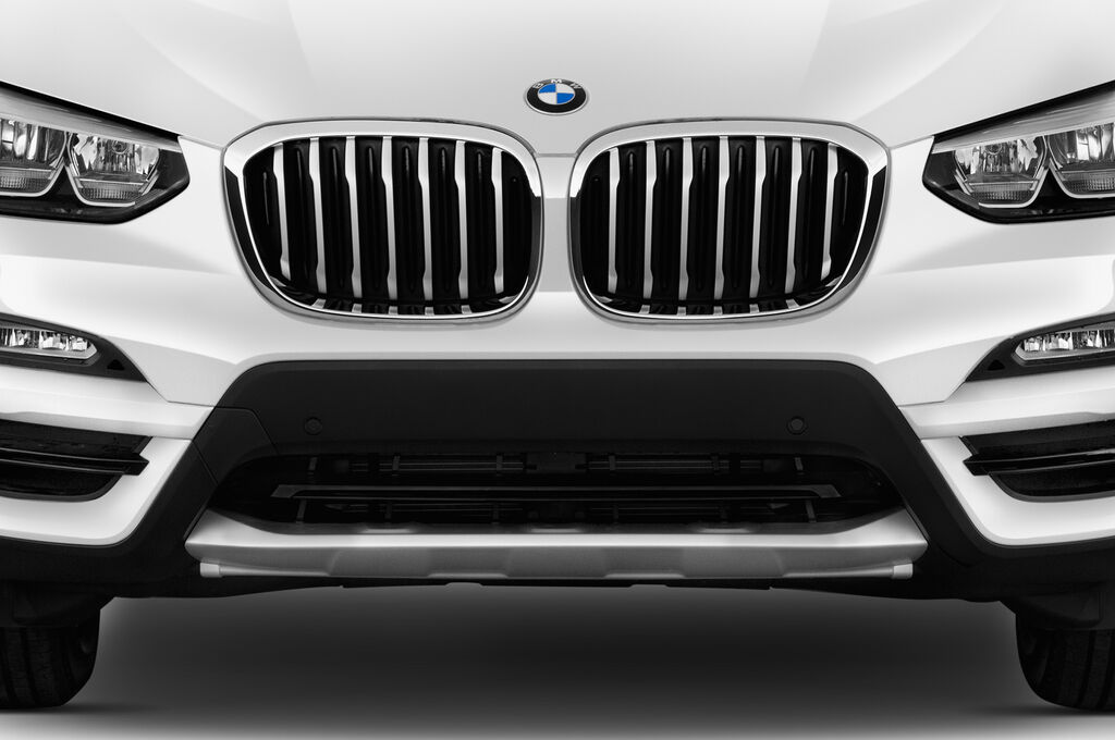 BMW X3 (Baujahr 2019) xLine 5 Türen Kühlergrill und Scheinwerfer
