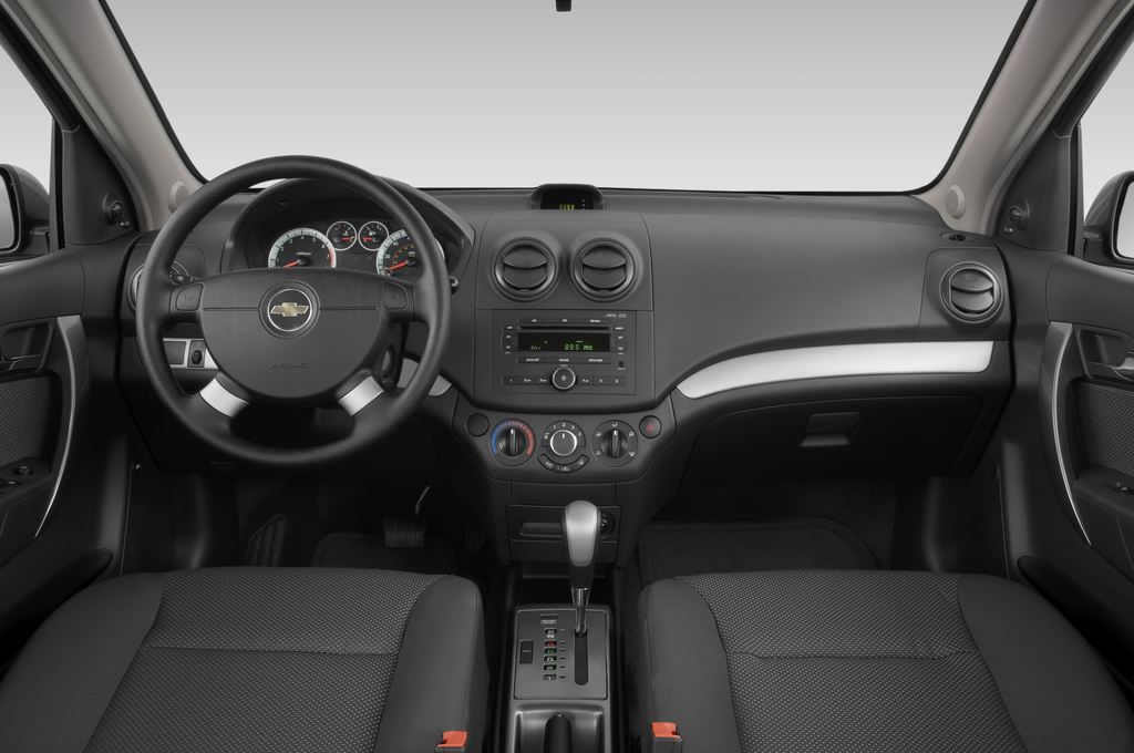 Chevrolet Aveo (Baujahr 2010) LS 4 Türen Cockpit und Innenraum