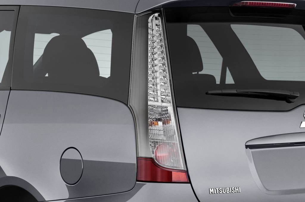 Mitsubishi Grandis (Baujahr 2010) INVITE 5 Türen Rücklicht