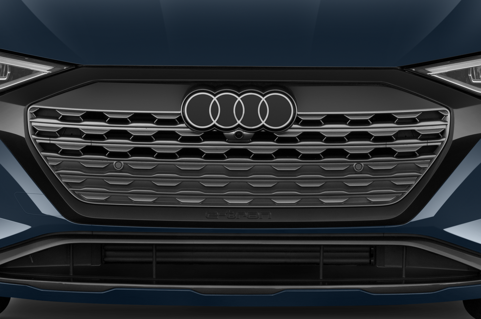 Audi Q8 e-tron (Baujahr 2023) Advanced 5 Türen Kühlergrill und Scheinwerfer