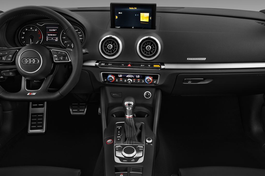 Audi S3 (Baujahr 2017) - 4 Türen Mittelkonsole