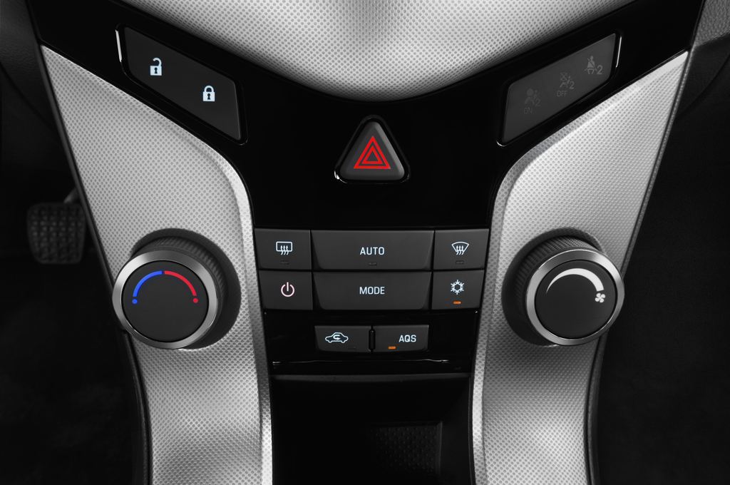 Chevrolet Cruze (Baujahr 2013) LTZ 5 Türen Temperatur und Klimaanlage