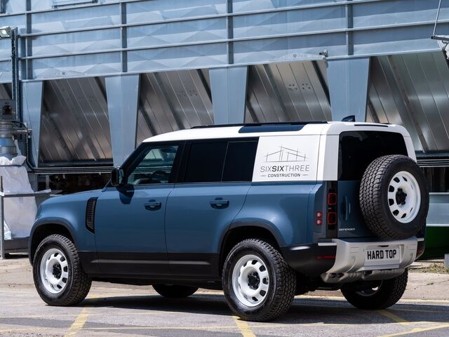 Land Rover Defender Hard Top   - Für den Transport ins Hinterland  