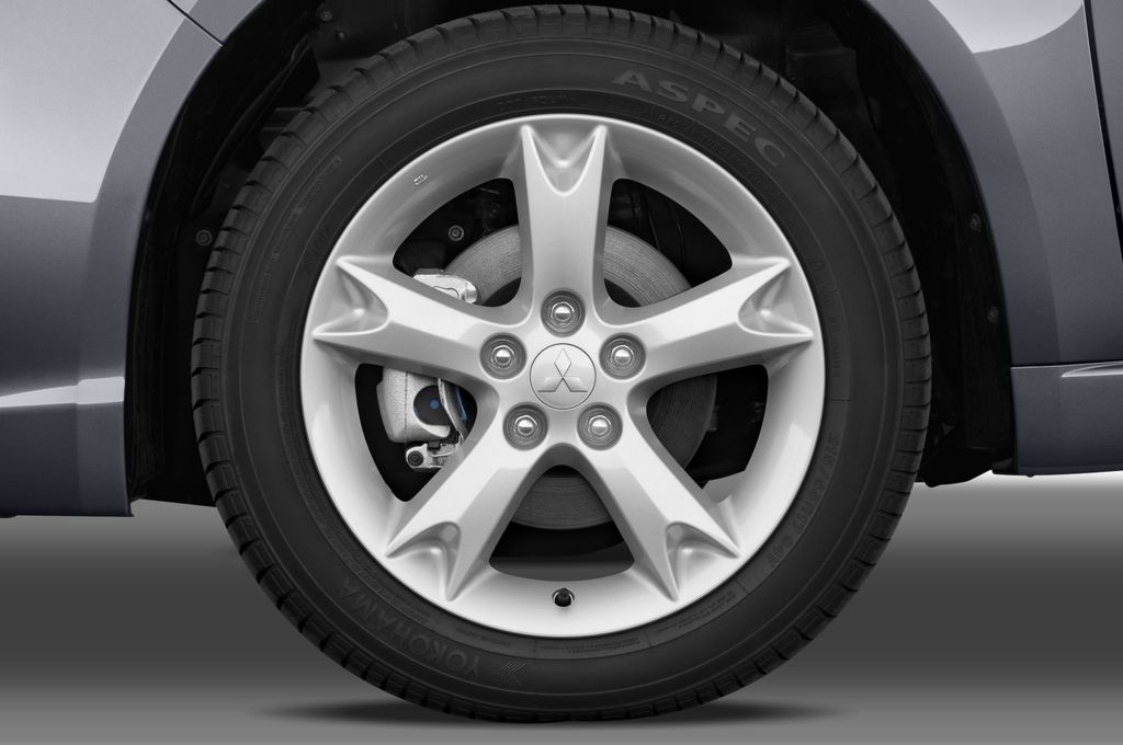 Mitsubishi Grandis (Baujahr 2010) INVITE 5 Türen Reifen und Felge