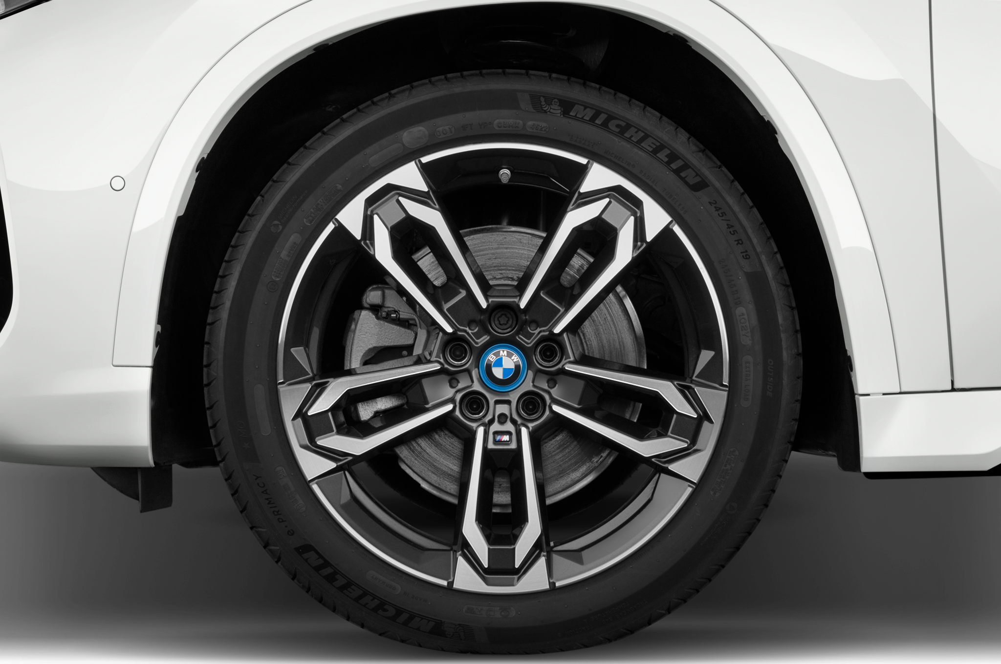 BMW iX1 (Baujahr 2023) M Sportpaket 5 Türen Reifen und Felge