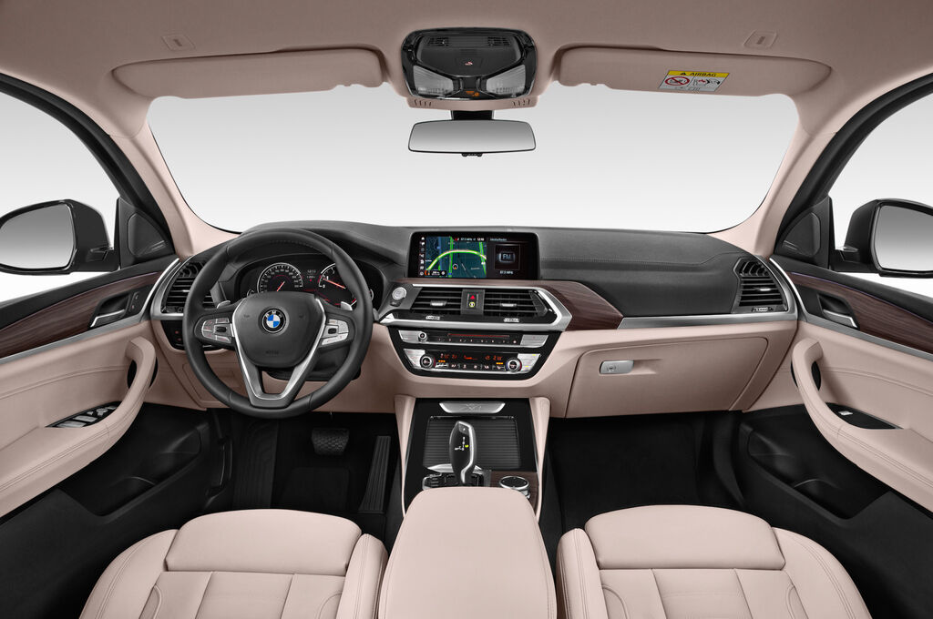 BMW X4 (Baujahr 2018) xLine 5 Türen Cockpit und Innenraum