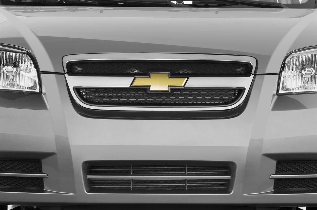 Chevrolet Aveo (Baujahr 2010) LS 4 Türen Kühlergrill und Scheinwerfer