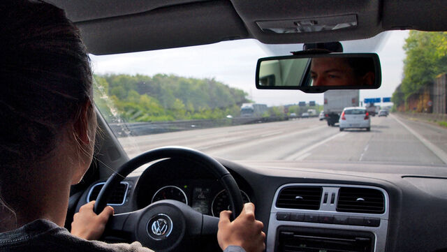 Ratgeber: Richtiges Einfädeln auf Autobahnen - Spurwechsel niemals erzwingen