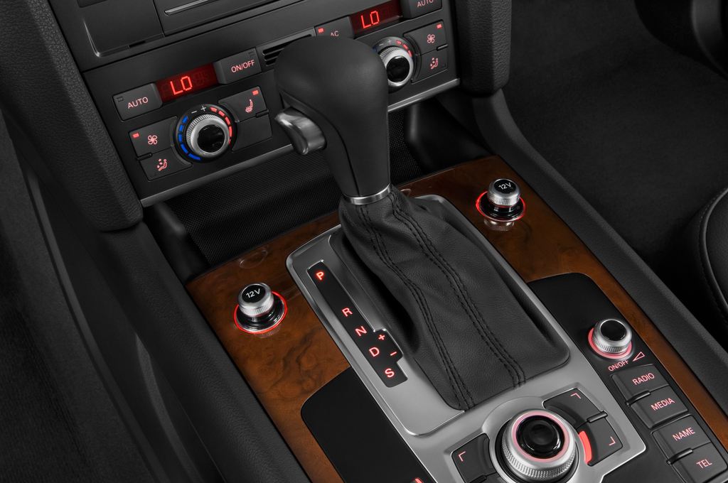 Audi Q7 (Baujahr 2011) - 5 Türen Schalthebel