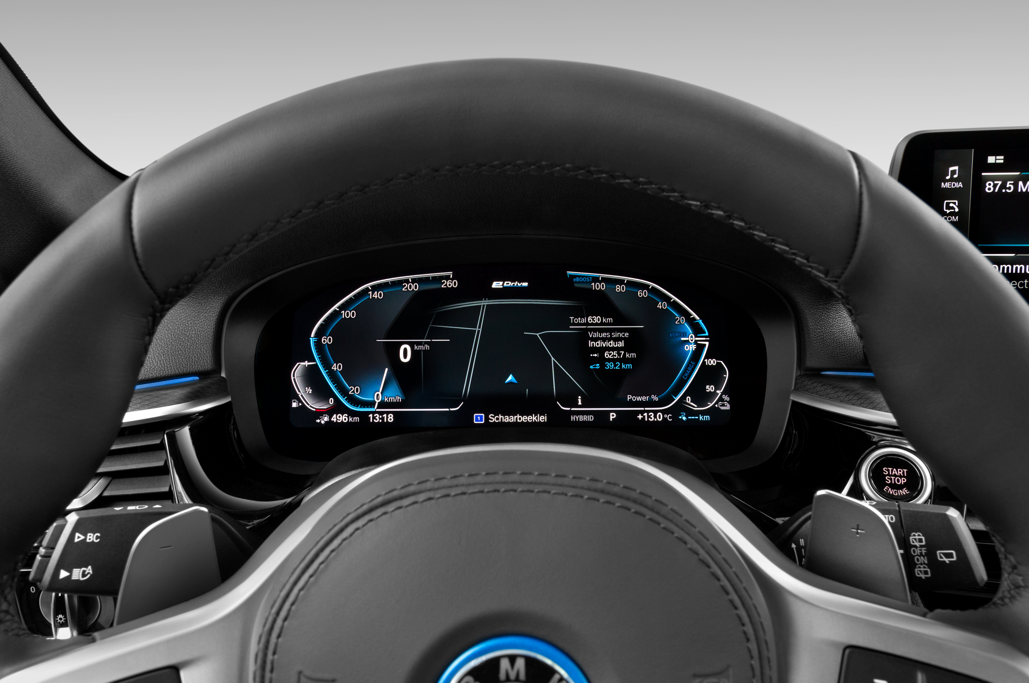 BMW 5 Series Touring Plug-in Hybride (Baujahr 2023) M-Sport 5 Türen Tacho und Fahrerinstrumente