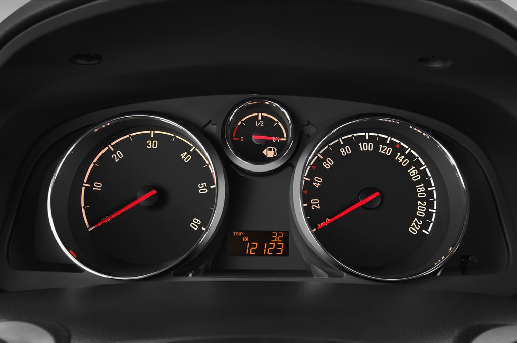 Opel Antara (Baujahr 2011) Design Edition 5 Türen Tacho und Fahrerinstrumente