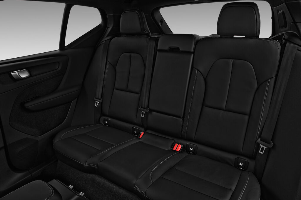 Volvo XC40 (Baujahr 2018) R-Design 5 Türen Rücksitze