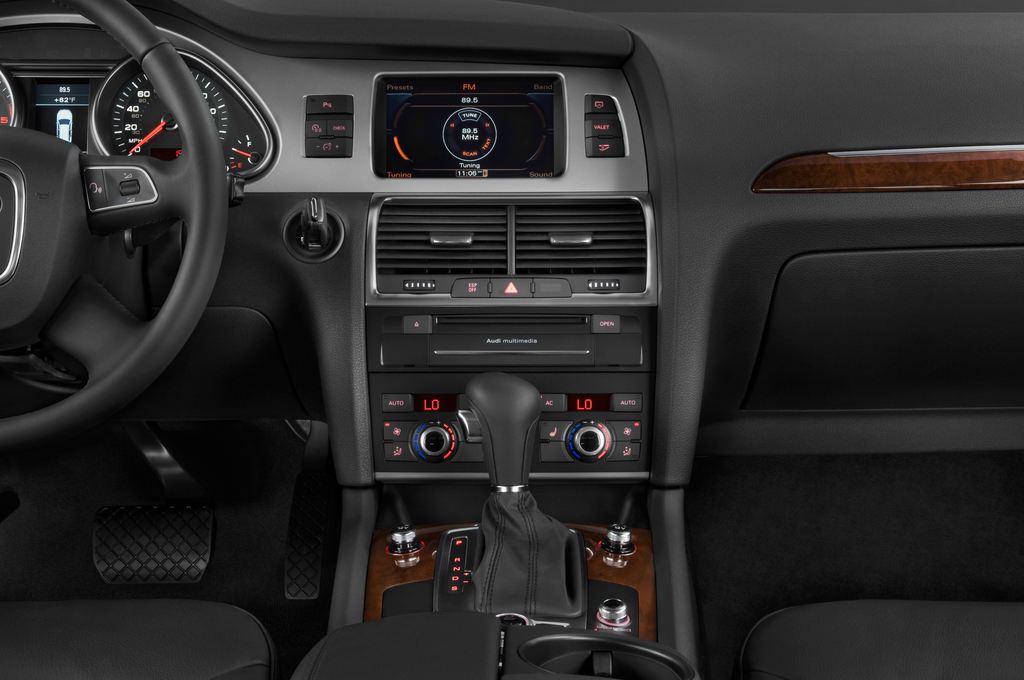 Audi Q7 (Baujahr 2011) - 5 Türen Mittelkonsole