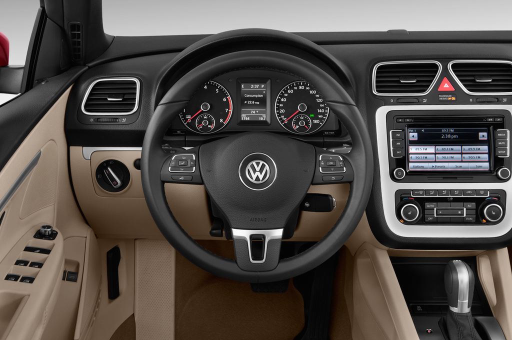 Volkswagen Eos (Baujahr 2012) Exclusive 2 Türen Lenkrad