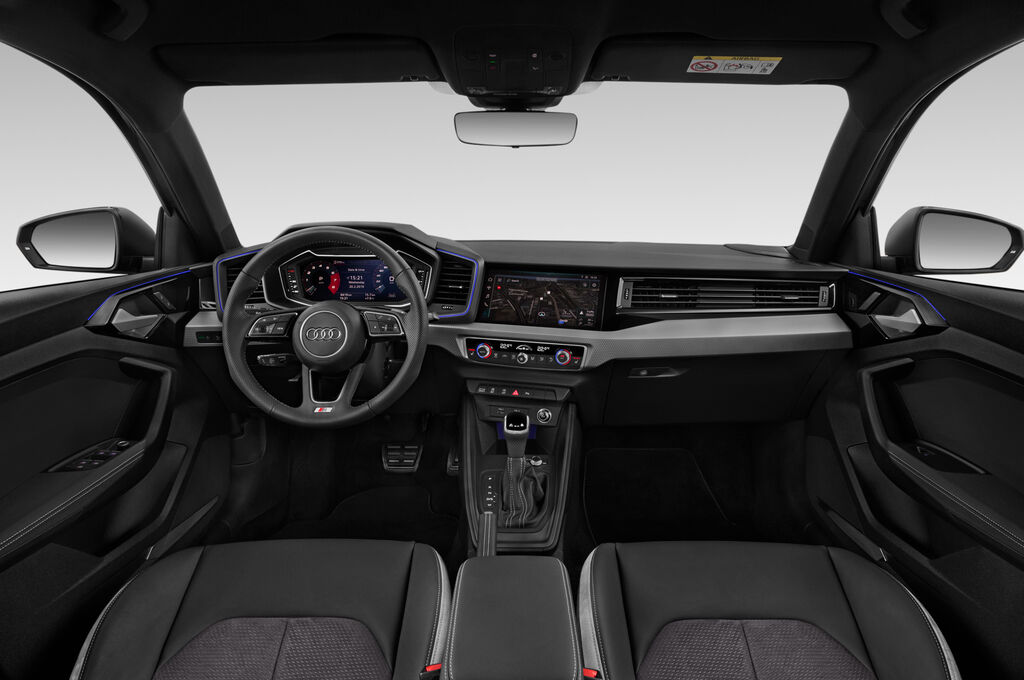 Audi A1 Sportback (Baujahr 2019) S Line 5 Türen Cockpit und Innenraum