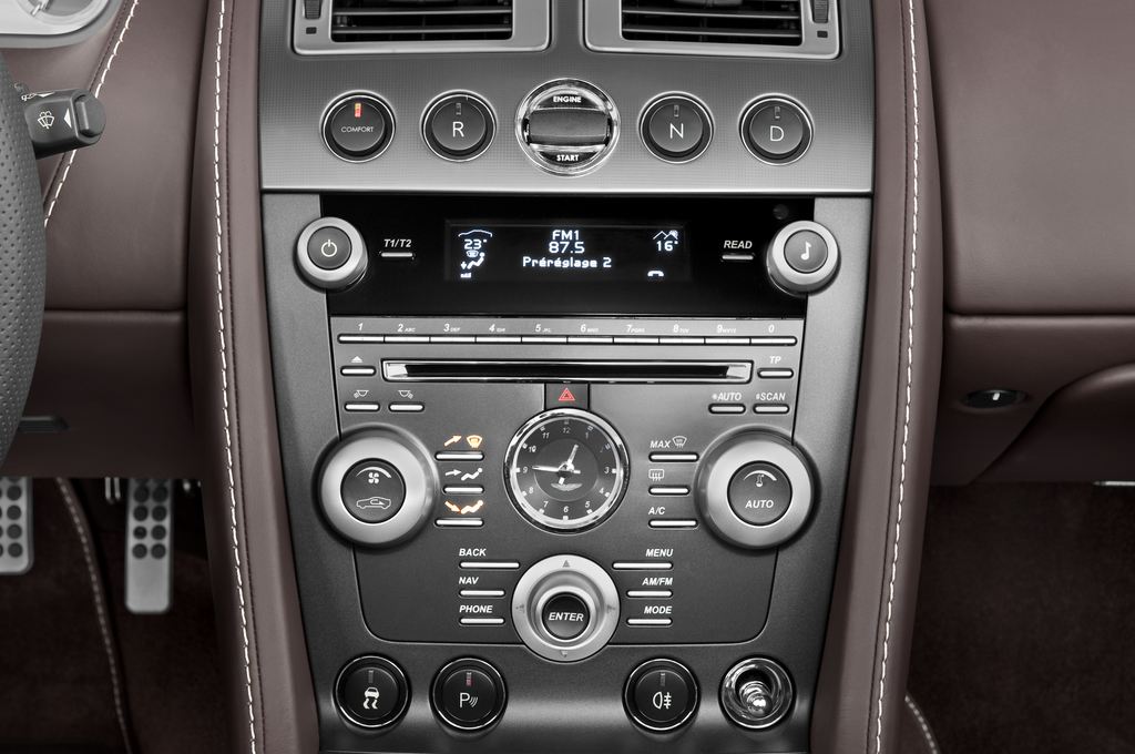 Aston Martin V8 Vantage (Baujahr 2010) - 2 Türen Mittelkonsole