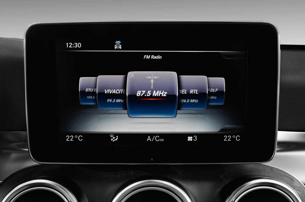 Mercedes GLC Coupe (Baujahr 2018) AMG Line 5 Türen Radio und Infotainmentsystem