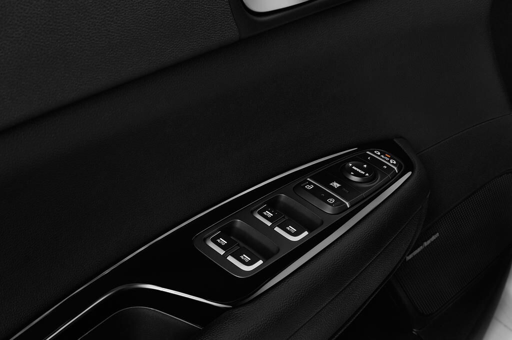 KIA Optima SW PHEV (Baujahr 2019) - 5 Türen Bedienungselemente Tür