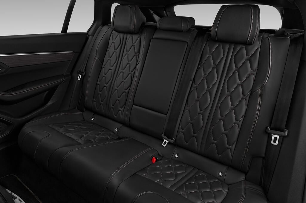 Peugeot 508 (Baujahr 2019) First Edition 5 Türen Rücksitze